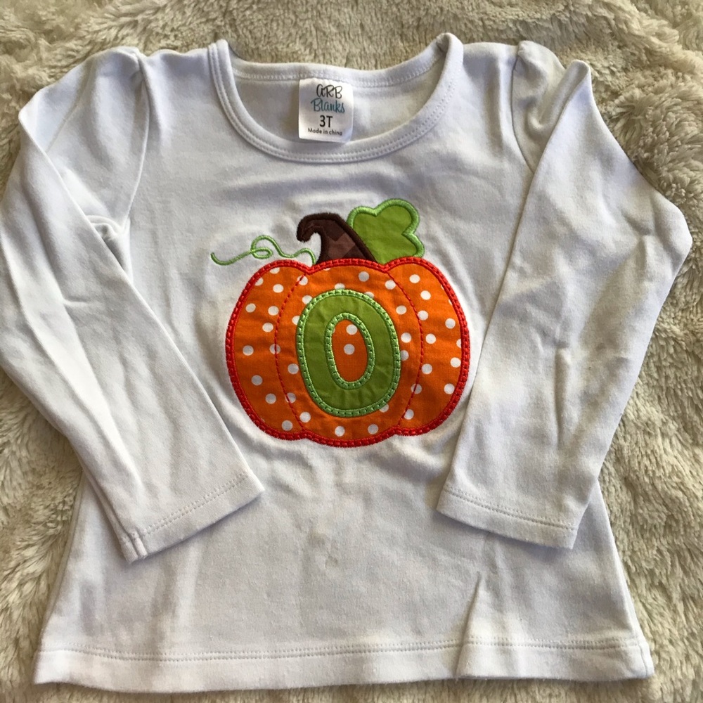 Preloved Pumpkin monogrammed "O" Tshirt size 3